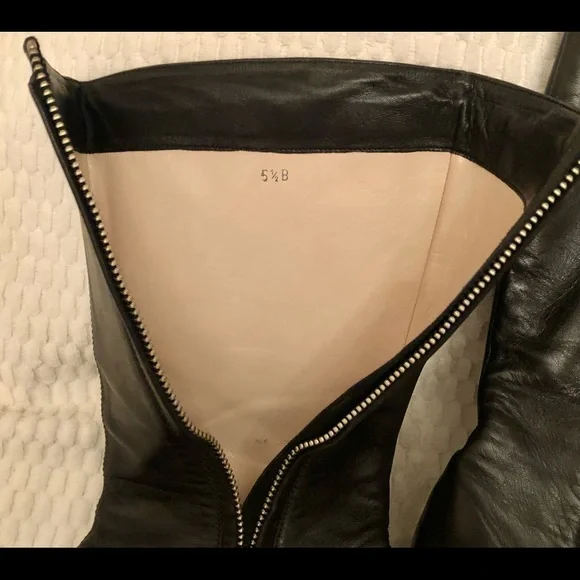 Authentic Chanel black leather boots 35.5 - Picture 10 of 12